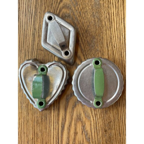 Vintage Aluminum Cookie Cutter Molds Handles Heart Round & Diamond Shapes - Picture 4 of 4